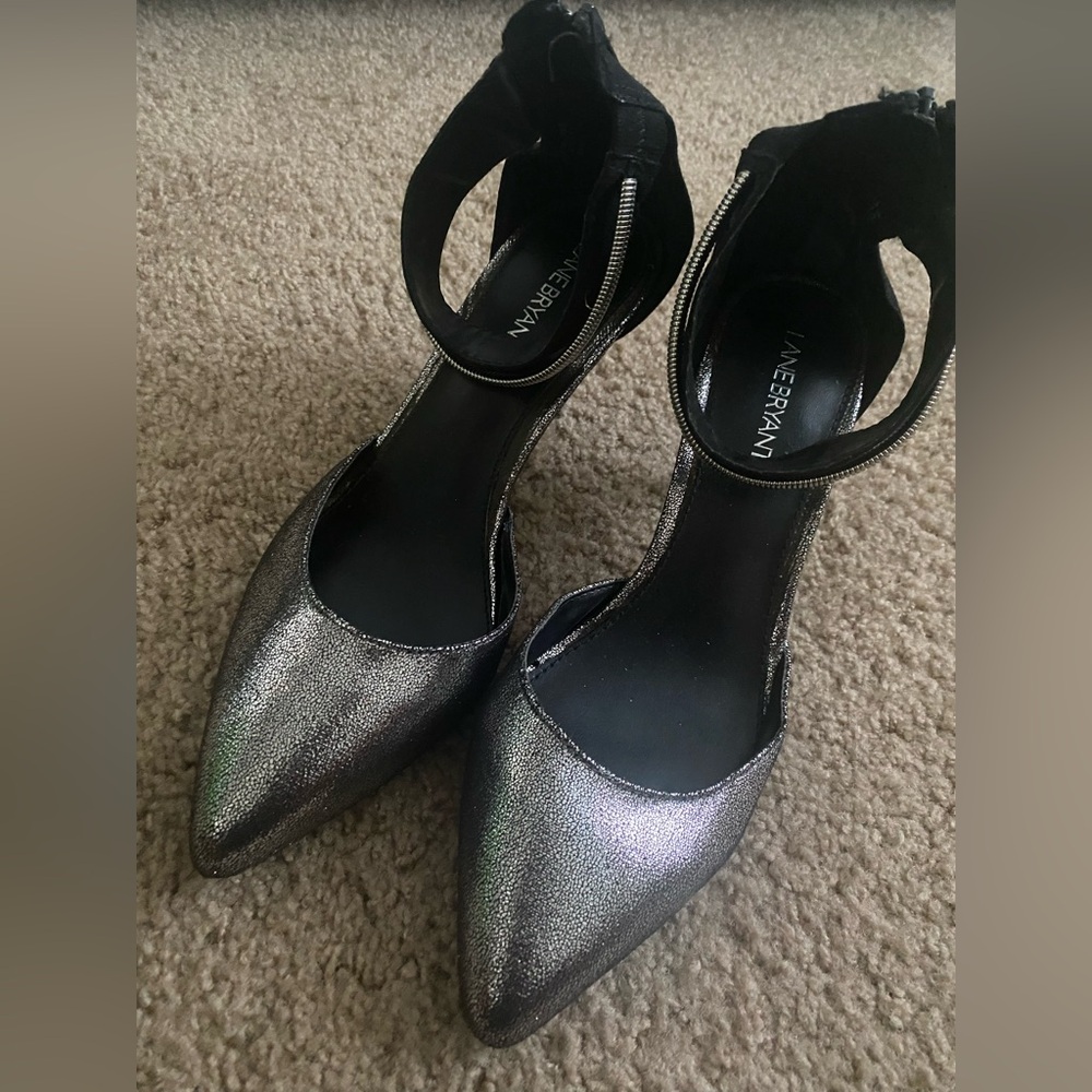 LANE BRYANT - BLACK & SILVER PUMPS